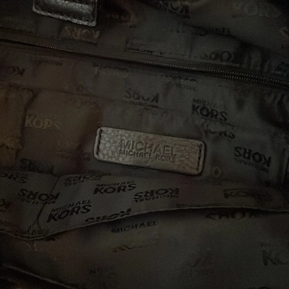 Michael Kors bag. - Picture 2 of 3